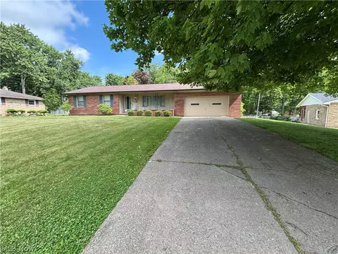 1031 Chevelle Dr, Akron, OH 44319