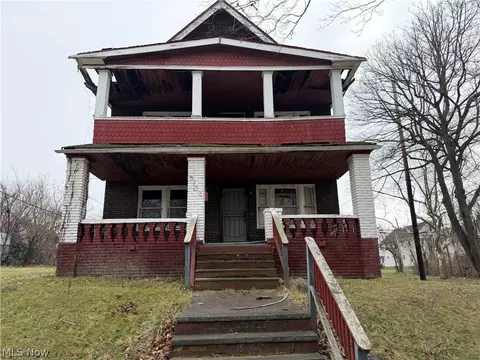 9702 Parkview Ave, Cleveland, OH 44104