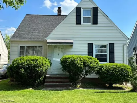 1011 Parkleigh Dr, Parma, OH 44134