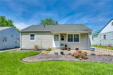 2313 Bollinger Ave NE, Canton, OH 44705