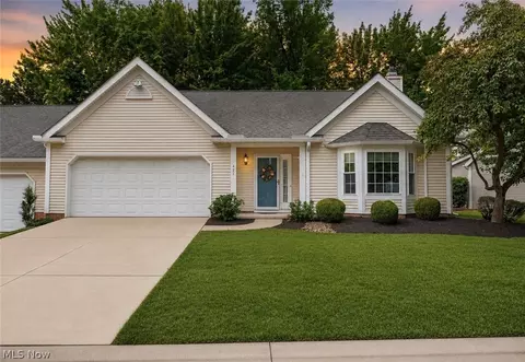 421 Pebblebrook Dr, Willoughby Hills, OH 44094
