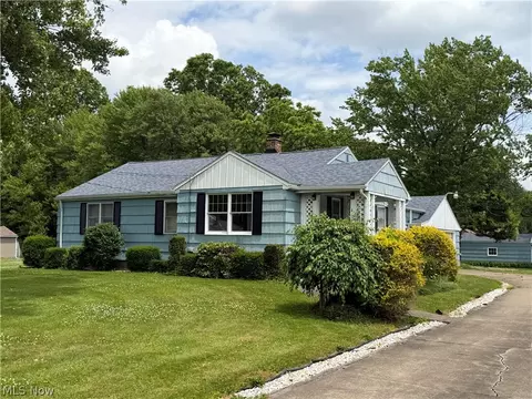 612 Briggs, Leavittsburg, OH 44430