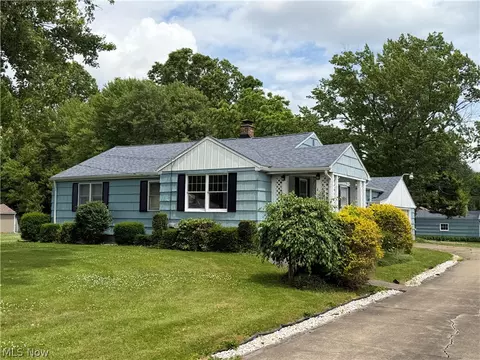 612 Briggs, Leavittsburg, OH 44430