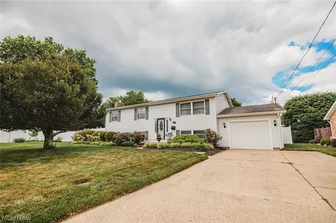 119 Sherwood Dr, Williamstown, WV 26187
