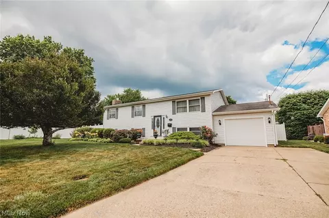 119 Sherwood Dr, Williamstown, WV 26187