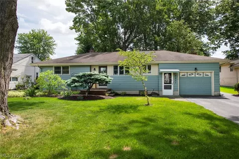 9837 Betty Ln, Elyria, OH 44035