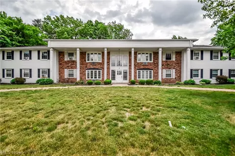 1 Meadowlawn Dr #12, Mentor, OH 44060