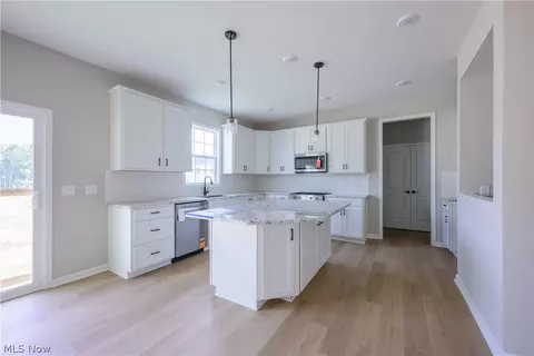 Kitchen - 8010 Echo Hill Manor Dr, Mentor, OH 44060 photo 1 of 3