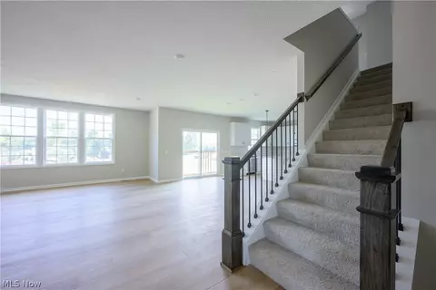 Entry Way - 8010 Echo Hill Manor Dr, Mentor, OH 44060 photo 3 of 4