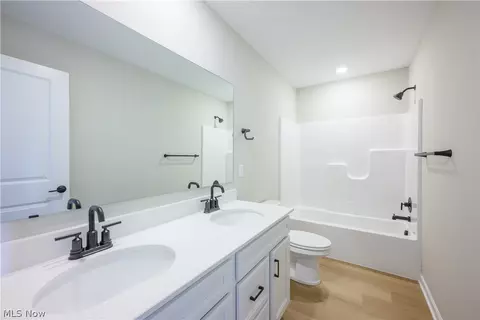 Bath - 8010 Echo Hill Manor Dr, Mentor, OH 44060 photo 1 of 3