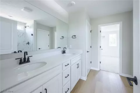 Bath - 8010 Echo Hill Manor Dr, Mentor, OH 44060 photo 2 of 3