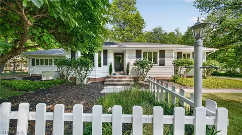 3909 Brainard Rd, Beachwood, OH 44122