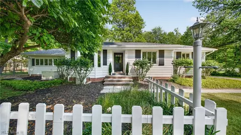 3909 Brainard Rd, Beachwood, OH 44122