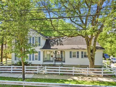 250 E Washington St, Chagrin Falls, OH 44022