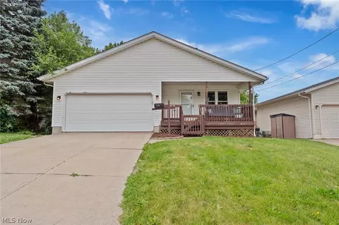 77 29th St NW, Barberton, OH 44203