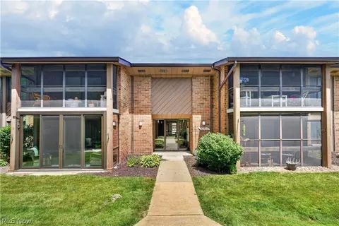22936 Mastick Rd #101, Fairview Park, OH 44126