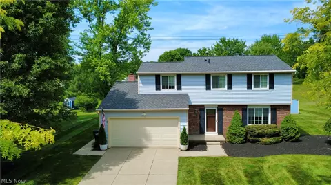 975 Deepwood Dr, Macedonia, OH 44056