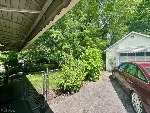 855 Beardsley St, Akron, OH 44311 photo 4