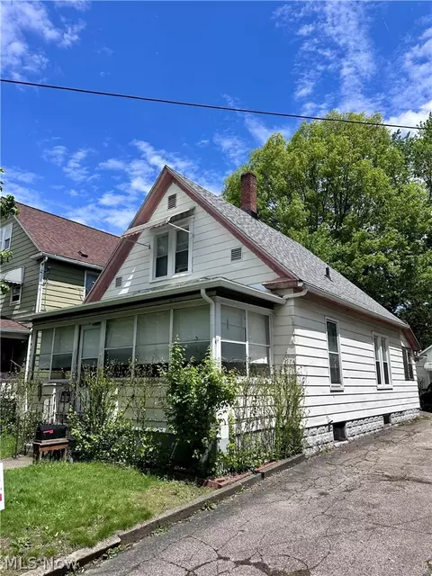 855 Beardsley St, Akron, OH 44311
