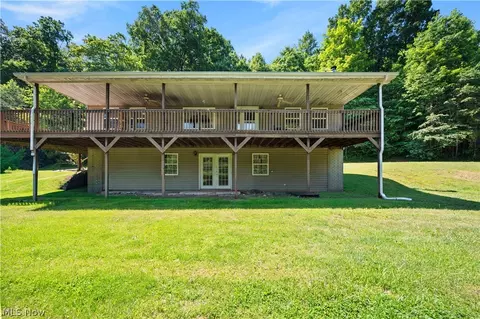 26601 Huckleberry Rd, Coolville, OH 45723