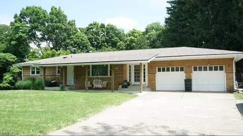 234 Pleasantview Dr, Weirton, WV 26062