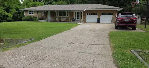 234 Pleasantview Dr, Weirton, WV 26062