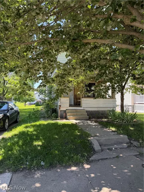 226 2nd St SW, Brewster, OH 44613