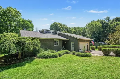 1511 Homestead Dr, East Liverpool, OH 43920