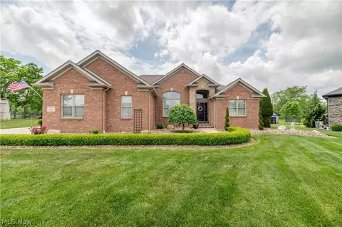 20000 Crowberry Ct, North Lima, OH 44452