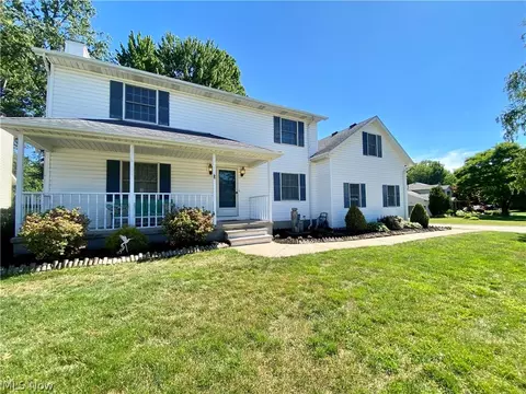 869 Moss Canyon Dr, Amherst, OH 44001