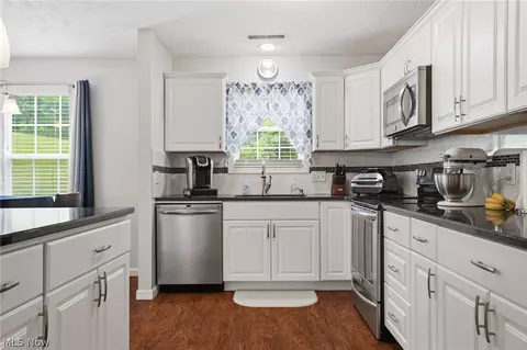 Kitchen - 4122 Denise Dr, Ashtabula, OH 44004 photo 2 of 3