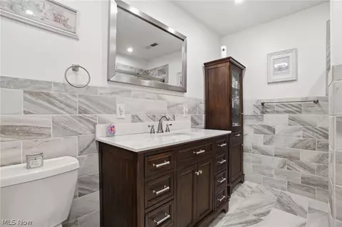 Bath - 4122 Denise Dr, Ashtabula, OH 44004 photo 3 of 4