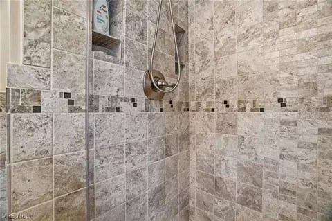 Bath - 4122 Denise Dr, Ashtabula, OH 44004 photo 2 of 4