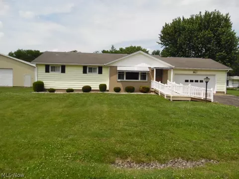 22122 Valley View Dr, West Lafayette, OH 43845