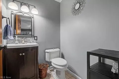 Bath - 3787 Miller Rd, Springfield, OH 45502 photo 2 of 5
