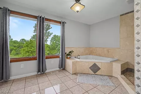 Bath - 3787 Miller Rd, Springfield, OH 45502 photo 4 of 5