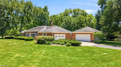 65 Redfern Dr, Youngstown, OH 44505