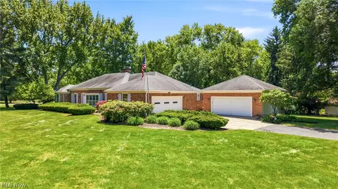 65 Redfern Dr, Youngstown, OH 44505