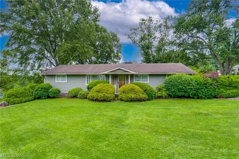 12722 Lisbon St SE, Paris, OH 44669