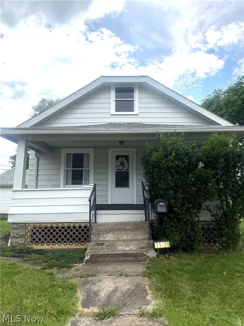 1130 3rd St NW, New Philadelphia, OH 44663