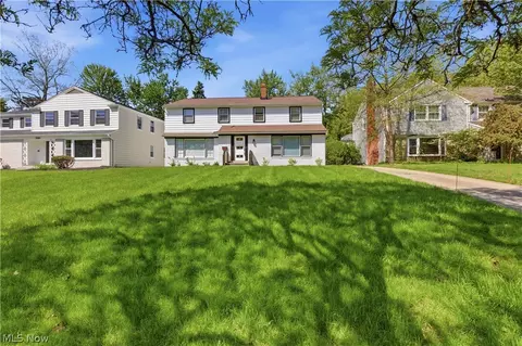 2056 Laurel Hill Dr, South Euclid, OH 44121