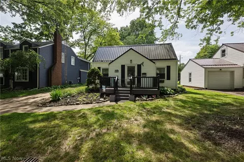 1421 Castlewood Ave SW, North Canton, OH 44720