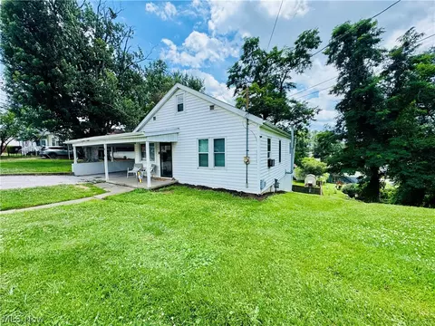 816 21st St, Vienna, WV 26105