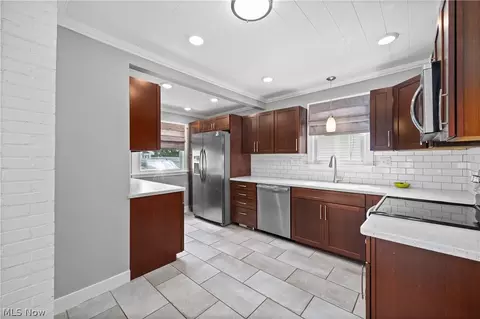 Kitchen - 337 Harvard Ave, Elyria, OH 44035 photo 1 of 4