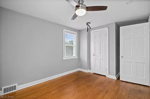 Bedroom - 337 Harvard Ave, Elyria, OH 44035 photo 2 of 5