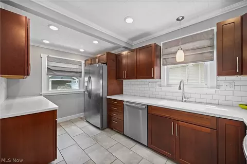 Kitchen - 337 Harvard Ave, Elyria, OH 44035 photo 2 of 4