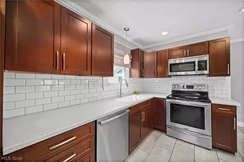 Kitchen - 337 Harvard Ave, Elyria, OH 44035 photo 4 of 4
