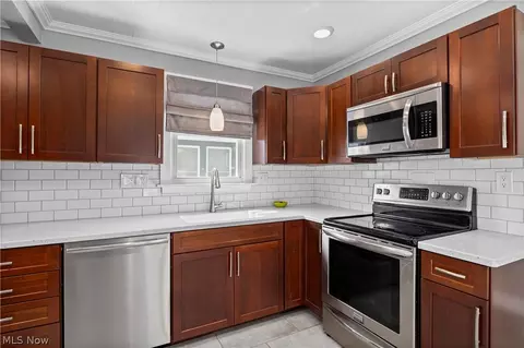 Kitchen - 337 Harvard Ave, Elyria, OH 44035 photo 3 of 4