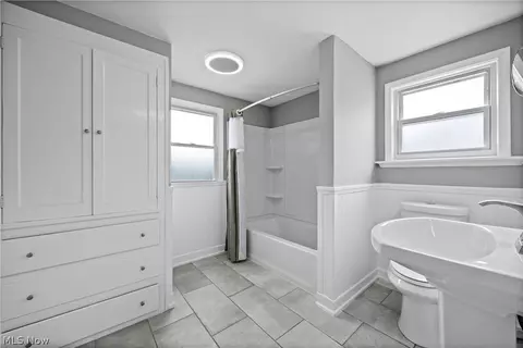 Bath - 337 Harvard Ave, Elyria, OH 44035 photo 1 of 2