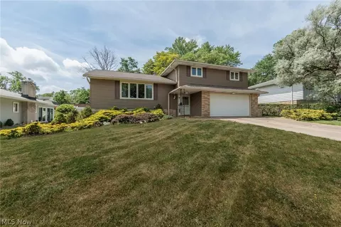 2207 Jacqueline Dr, Parma, OH 44134